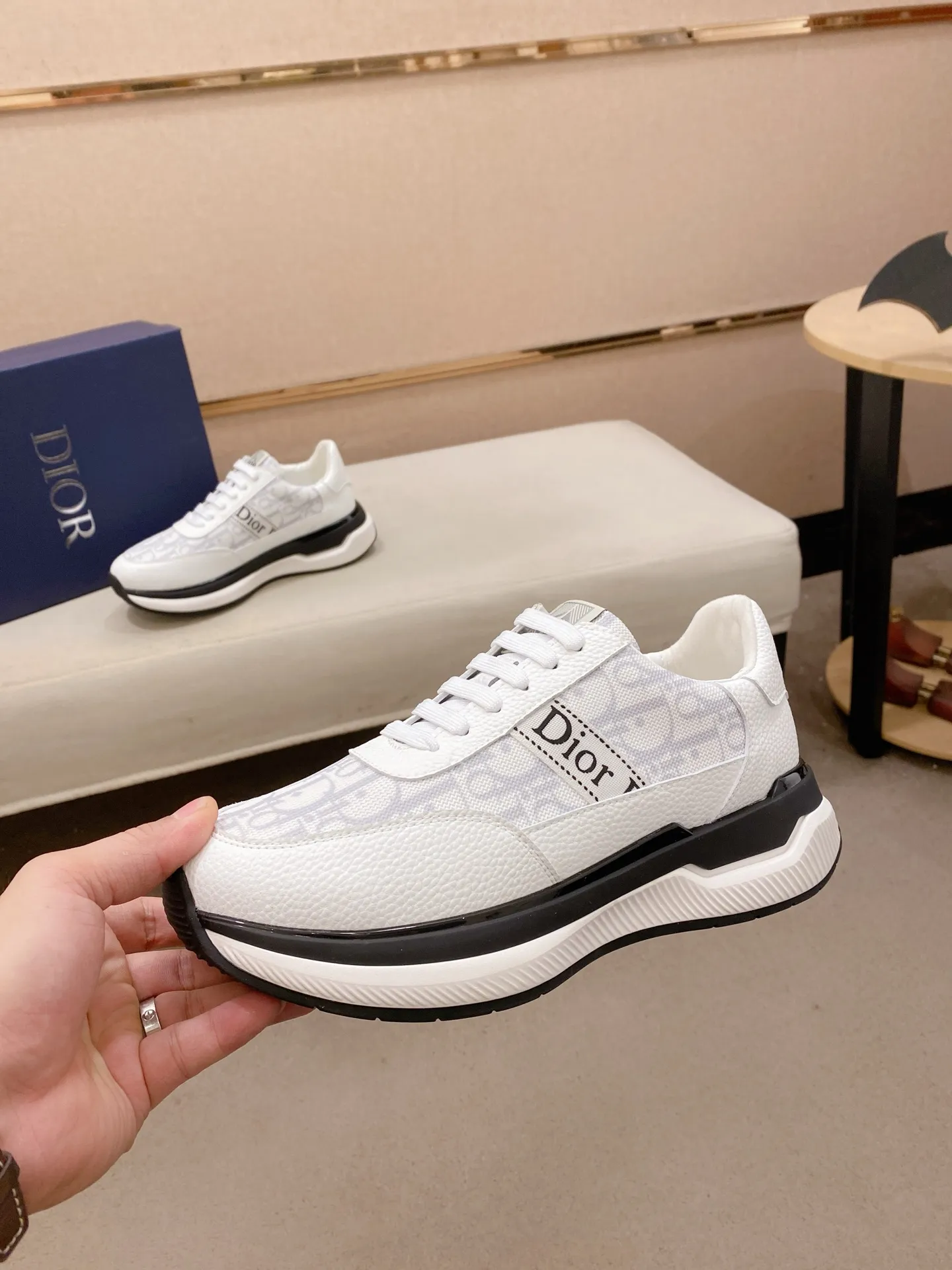 Men's shoes💰 462💰🇮🇹🇮🇹Dior d The new model is on sale at the same time at the counter. The upper 🇮🇹 is imported Italian first-layer cowhide, and the lining is fully imported sheepskin 💪💪. It is a complete 1⃣️ to 1⃣️ replica 🇮🇹💪💪, ⚠ Sole: The original sole is specially provided by the original factory. The exclusive movable molded sole is super comfortable. ⚠Original factory single goods, 🔍🔍high quality, you can enter and leave the counter at will, welcome to compare⚠. Code number:38-44